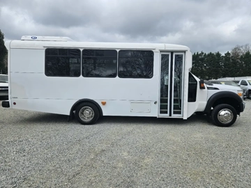 Picture of 2015 Ford F-550 Shuttle Bus