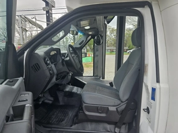 Picture of 2015 Ford F-550 Shuttle Bus