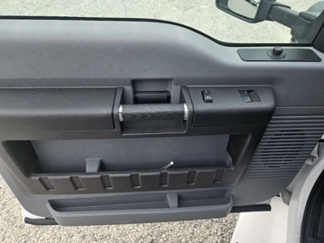 Picture of 2015 Ford F-550 Shuttle Bus