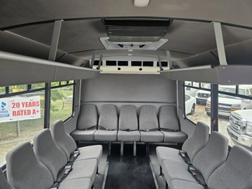 Picture of 2015 Ford F-550 Shuttle Bus
