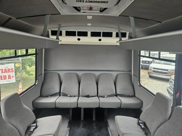 Picture of 2015 Ford F-550 Shuttle Bus