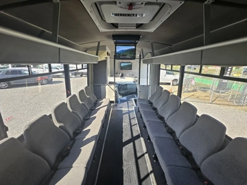 Picture of 2015 Ford F-550 Shuttle Bus