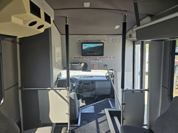 Picture of 2015 Ford F-550 Shuttle Bus
