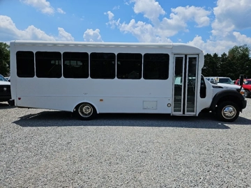 Picture of 2016 Ford F-550 Shuttle Bus