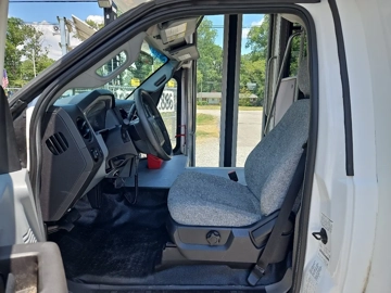 Picture of 2016 Ford F-550 Shuttle Bus
