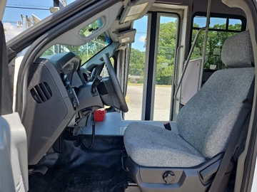 Picture of 2016 Ford F-550 Shuttle Bus