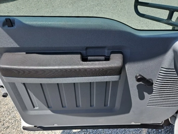 Picture of 2016 Ford F-550 Shuttle Bus