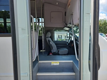 Picture of 2016 Ford F-550 Shuttle Bus