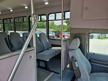 Picture of 2016 Ford F-550 Shuttle Bus