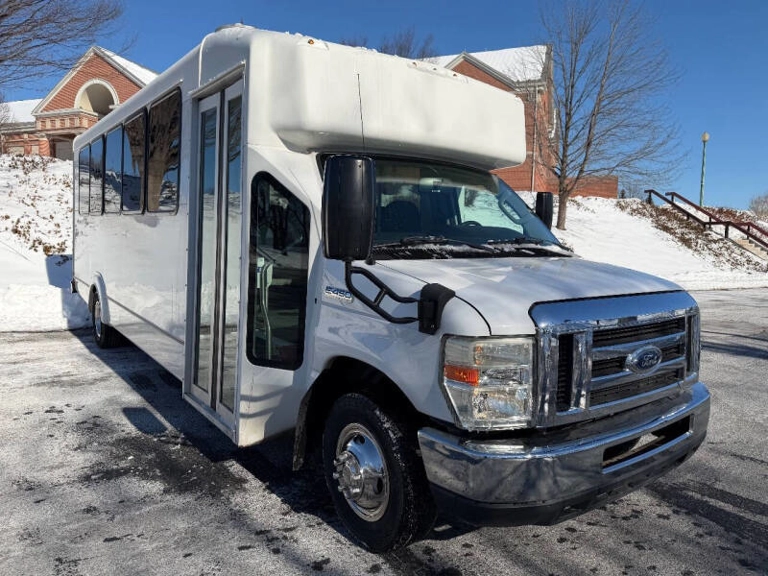 Picture of 2019 Ford E-Series E-450 Shuttle Bus
