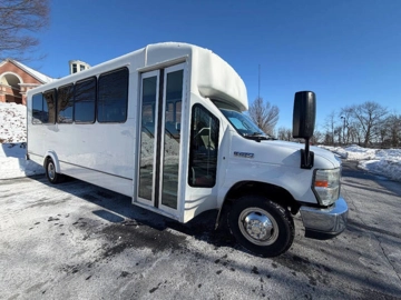Picture of 2019 Ford E-Series E-450 Shuttle Bus