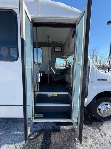 Picture of 2019 Ford E-Series E-450 Shuttle Bus