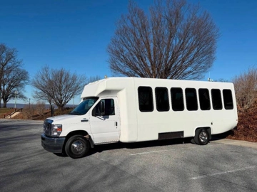 Picture of 2021 Ford E-Series E-450 SD Shuttle Bus