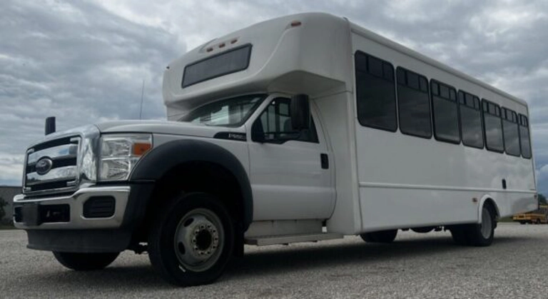 Picture of 2016 Ford F550 Starcraft Shuttle Bus