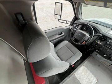 Picture of 2016 Ford F550 Starcraft Shuttle Bus