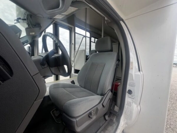 Picture of 2016 Ford F550 Starcraft Shuttle Bus