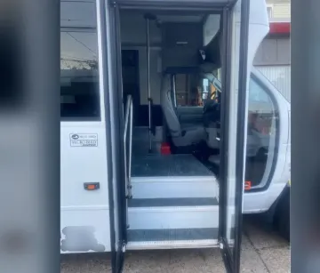 2018 Ford E-450 27P Shuttle 