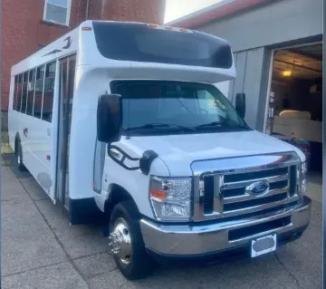 2018 Ford E-450 27P Shuttle 