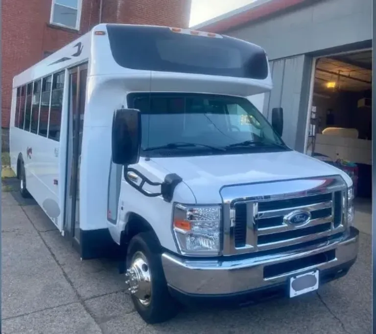 2018 Ford E-450 27P Shuttle 