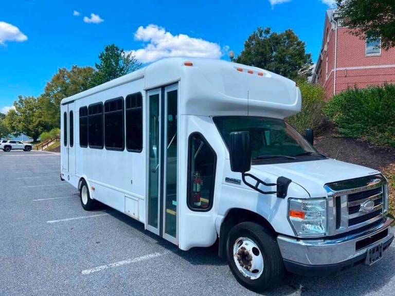 Picture of 2016 Ford E-Series E-450 SD Shuttle Bus