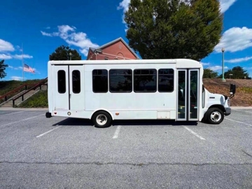 Picture of 2016 Ford E-Series E-450 SD Shuttle Bus