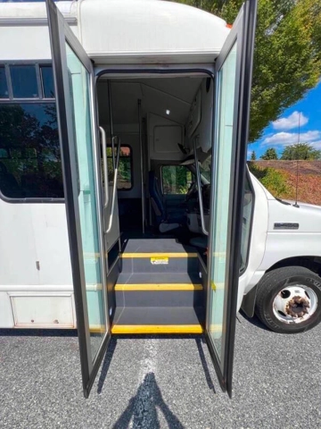 Picture of 2016 Ford E-Series E-450 SD Shuttle Bus