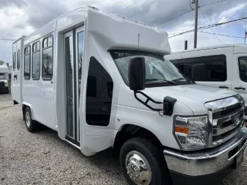 2026 Ford E450 Diamond Coach 12P ADA