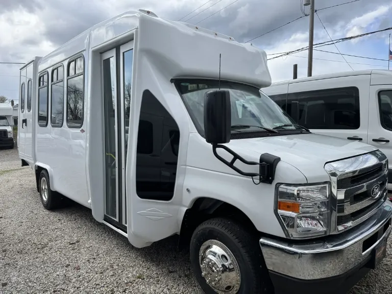 2026 Ford E450 Diamond Coach 12P ADA
