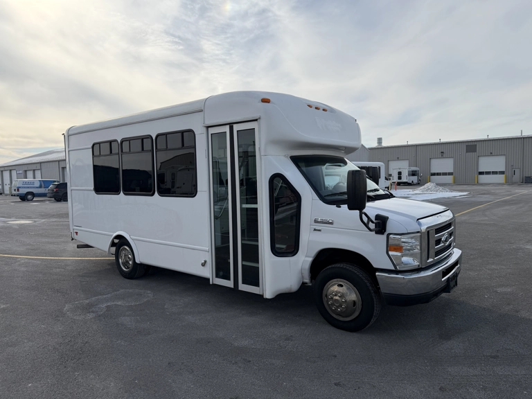Picture of 2017 Starcraft E350 Shuttle Bus