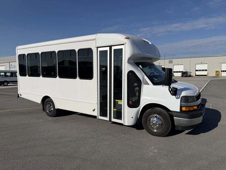 Picture of 2023 Chevrolet Express 4500 Starcraft Shuttle Bus