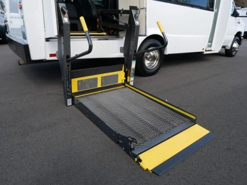 Picture of 2008 Ford E450 Federal ADA Shuttle Bus
