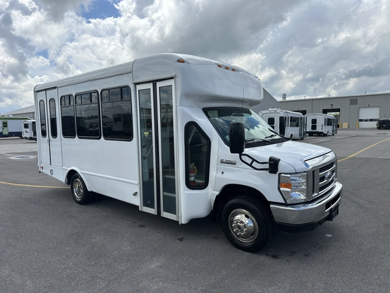 Picture of 2019 Ford Startrans E350 ADA Shuttle Bus