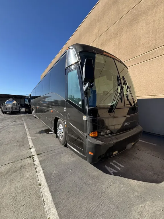 2012 MCI J4500 50P