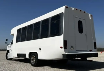 Picture of 2004 Ford Diamond Shuttle Bus