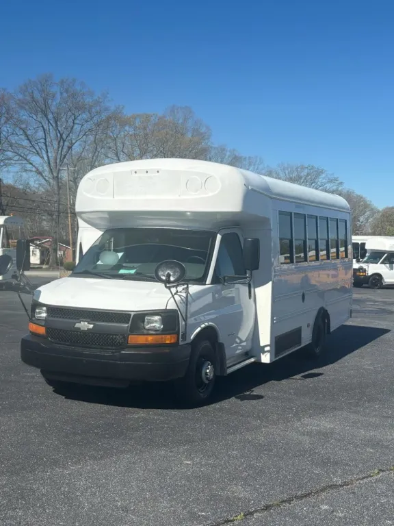 Picture of 2014 Chevrolet Starcraft Shuttle Bus