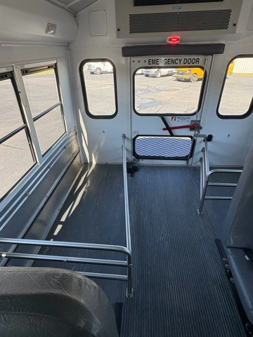 Picture of 2014 Chevrolet Starcraft Shuttle Bus