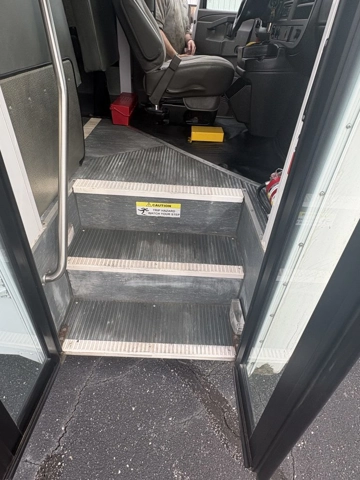 Picture of 2016 Chevrolet Starcraft Shuttle Bus