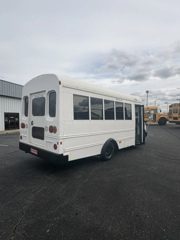Picture of 2016 Chevrolet Starcraft Shuttle Bus