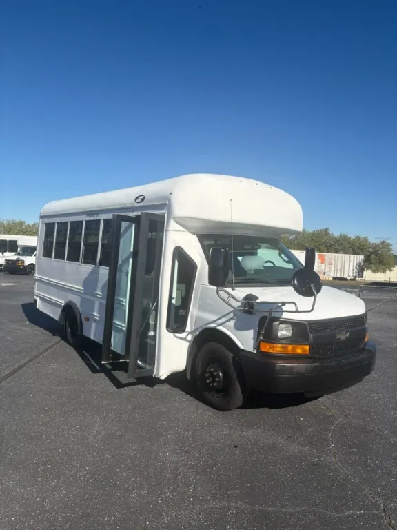 Picture of 2016 Chevrolet Starcraft Shuttle Bus