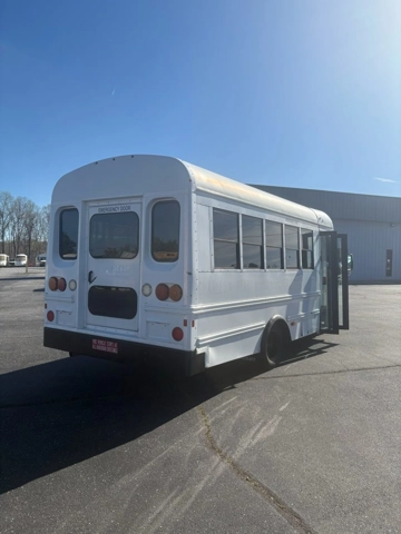 Picture of 2016 Chevrolet Starcraft Shuttle Bus