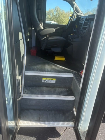 Picture of 2016 Chevrolet Starcraft Shuttle Bus