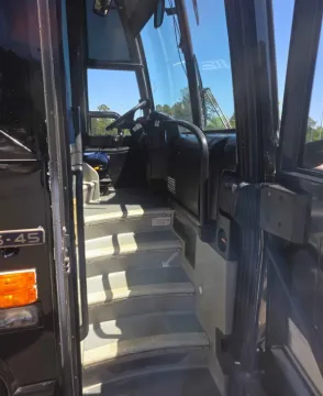 Picture of 2003 Prevost H 3-45 Coach