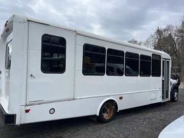 Picture of 2019 Ford F-550 Super Duty Shuttle Bus