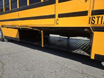 Picture of 2006 Thomas HDX School Bus