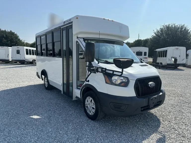 Picture of 2021 Chevrolet Collins TH400 Shuttle Bus