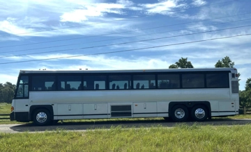 Picture of 2004 MCI D4500 Coach Bus