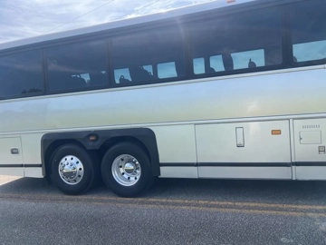 Picture of 2004 MCI D4500 Coach Bus