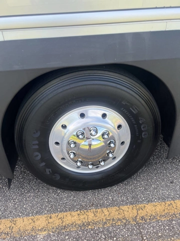 Picture of 2004 MCI D4500 Coach Bus