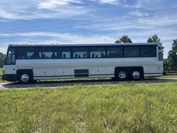 Picture of 2004 MCI D4500 Coach Bus