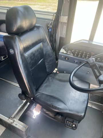 Picture of 2004 MCI D4500 Coach Bus